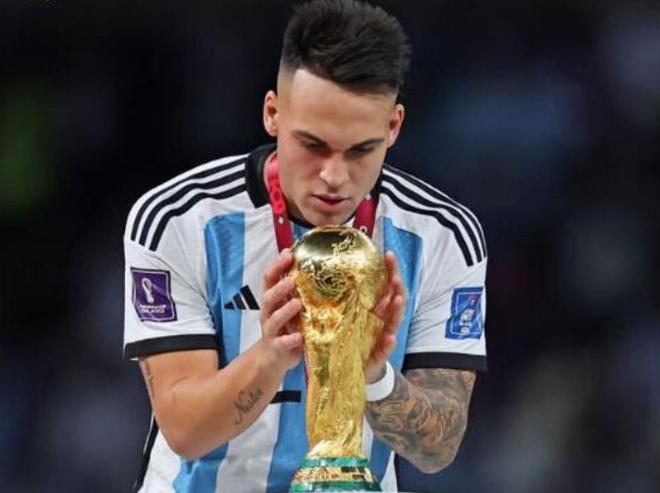 世界杯夺冠后，阿根廷放弃水货前锋！18场0球0助，身价暴跌2600万